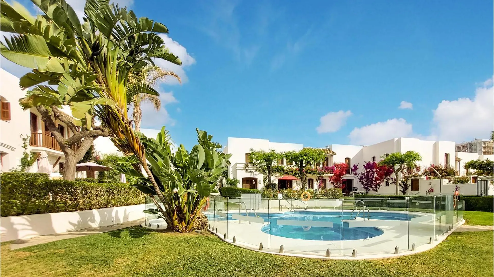 Stunning Apartment In Estepona With Wifi location