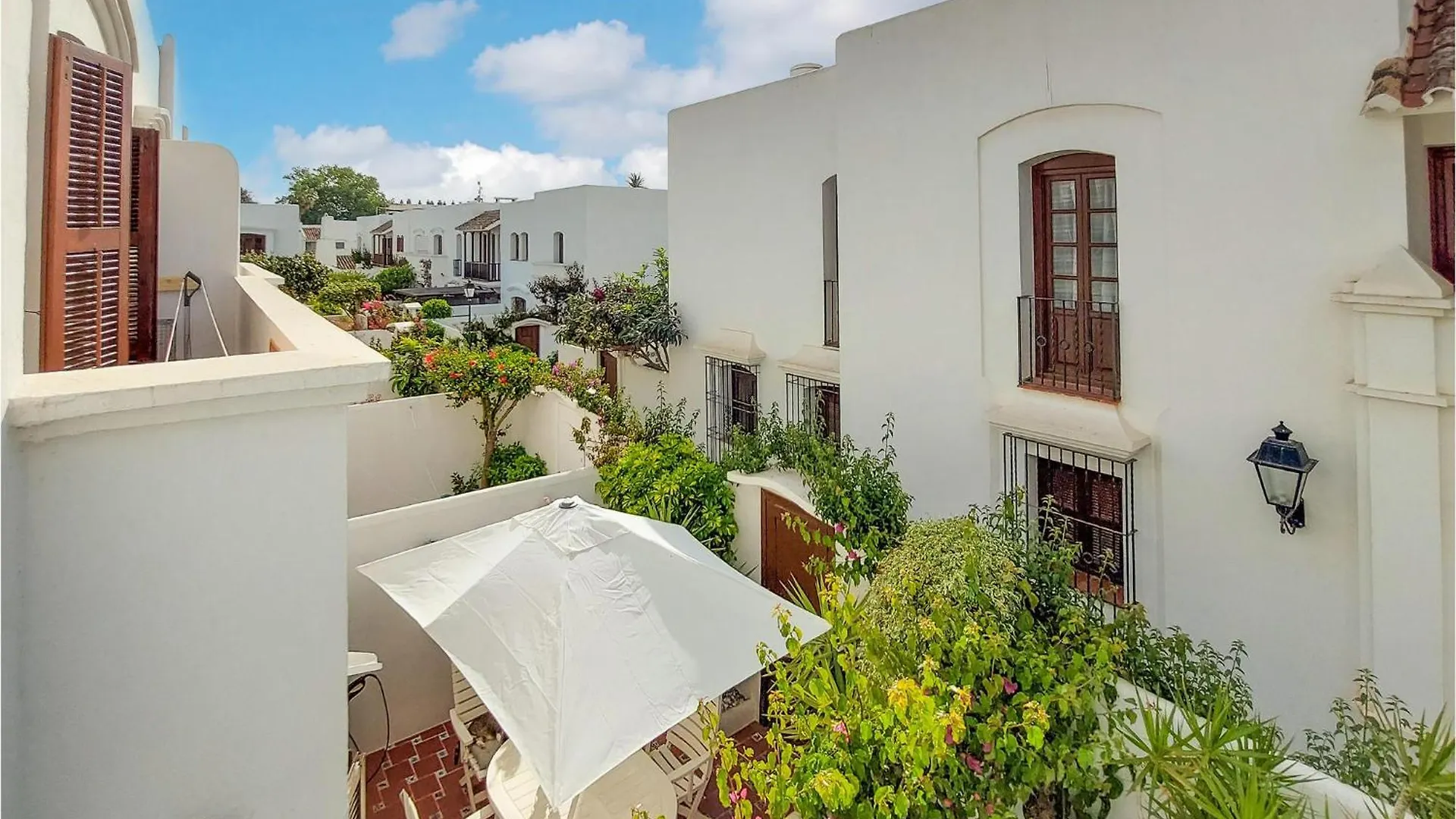 Stunning Apartment In Estepona With Wifi