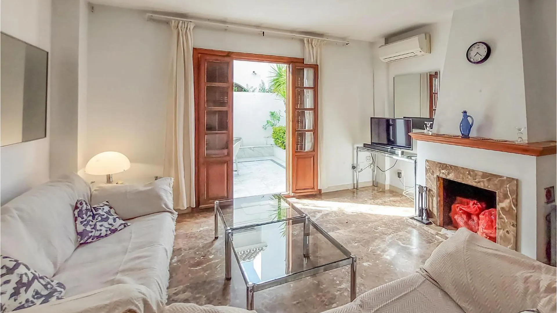 Stunning Apartment In Estepona With Wifi