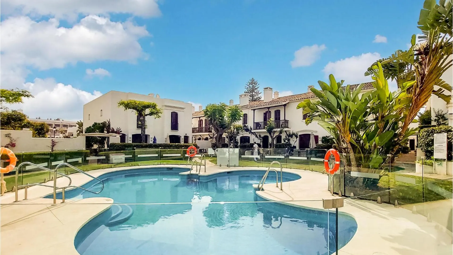 Stunning Apartment In Estepona With Wifi 0*,
